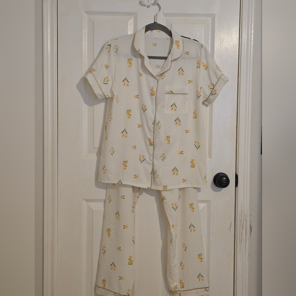 Women's Cream Floral Short-Sleeve Pajama Set